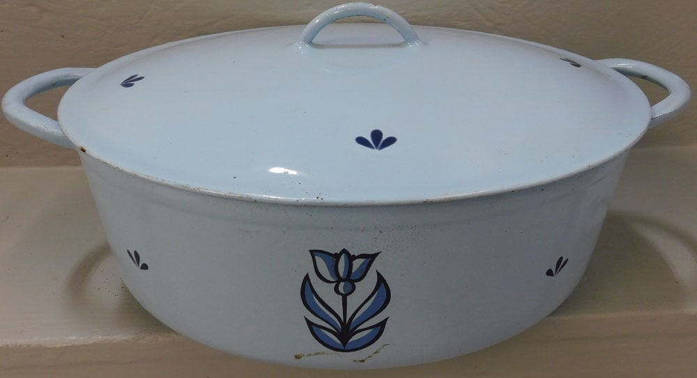 Enamel Covered Cast Iron Pot (1 of 3)