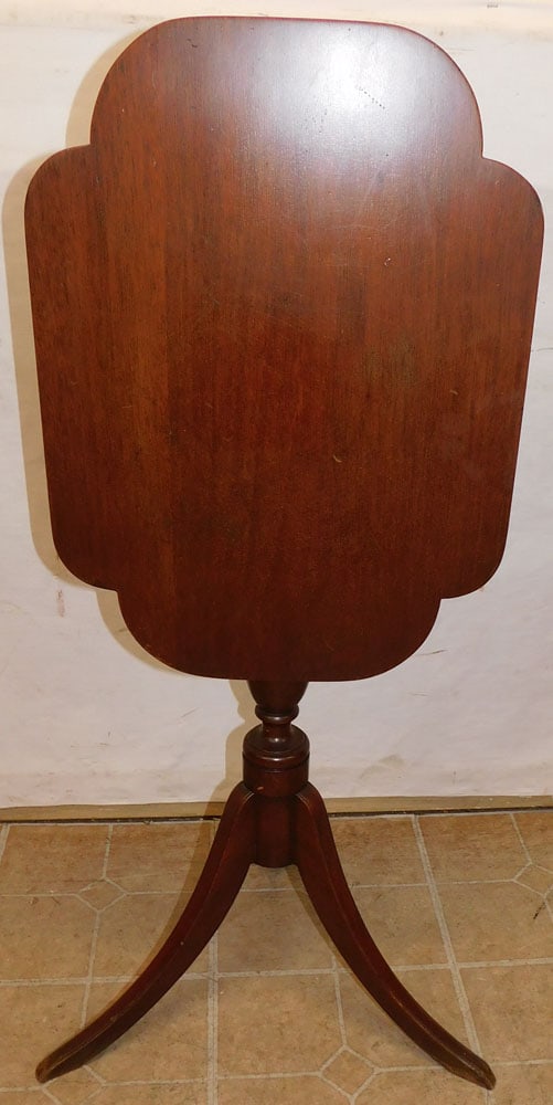Antique Mahogany Tilt Top Candle Stand: Antique Mahogany Tilt Top Candle Stand. 21 3/4" W 16" D 29 3/4" H ALL DESCRIPTIONS AND ANY CONDITION STATEMENT GIVEN BY LANGSTON AUCTION GALLERY ARE STRICTLY OPINIONS AND LANGSTON'S SHALL HAVE NO RESP