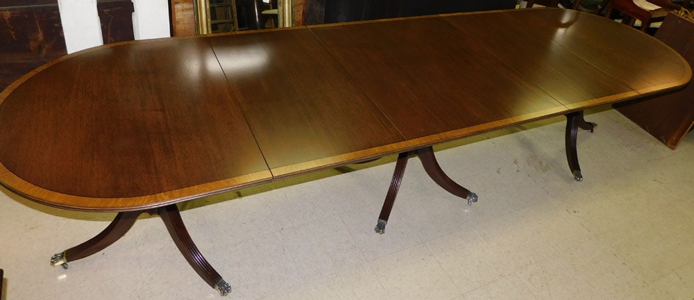 Mahogany Banded Top 3 Pedestal Dining Table with 2 Leaves: Mahogany Banded Top 3 Pedestal Dining Table with 2 Leaves. 134 1/2" L 40" D 29 1/2" H ALL DESCRIPTIONS AND ANY CONDITION STATEMENT GIVEN BY LANGSTON AUCTION GALLERY ARE STRICTLY OPINIONS AND LANGSTON'