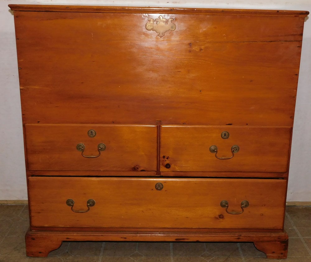 19th Century New England Pine Mule Chest with 3 Drawers (1 of 6)