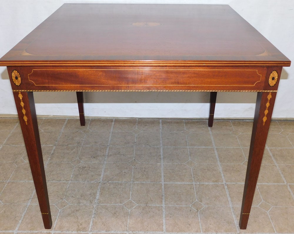 Benchmade Mahogany Pinwheel Inlaid Game Table (1 of 7)