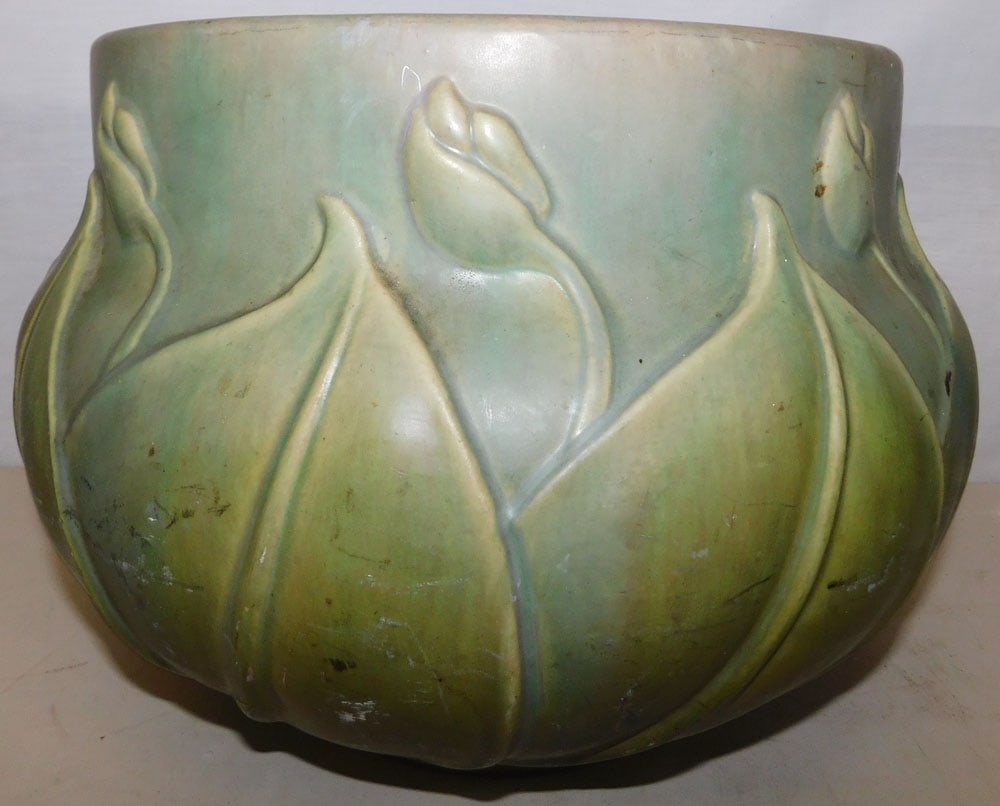 Early Roseville Velmoss Jardiniere (1 of 3)