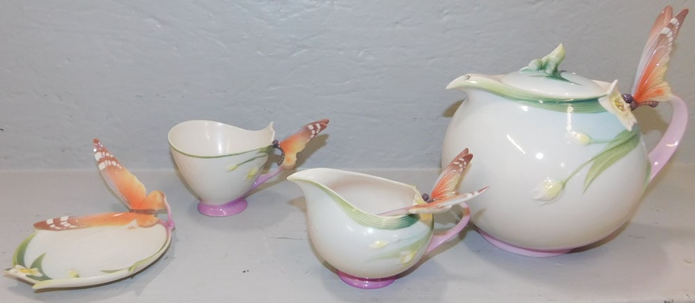 6 Pieces of Painted Porcelain by Franz with Butterfly Motif: 6 Pieces of Painted Porcelain by Franz with Butterfly Motif. Up to 7" H ALL DESCRIPTIONS AND ANY CONDITION STATEMENT GIVEN BY LANGSTON AUCTION GALLERY ARE STRICTLY OPINIONS AND LANGSTON'S SHALL HAVE N
