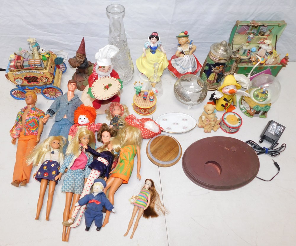 Lot of Collectible Items (1 of 3)