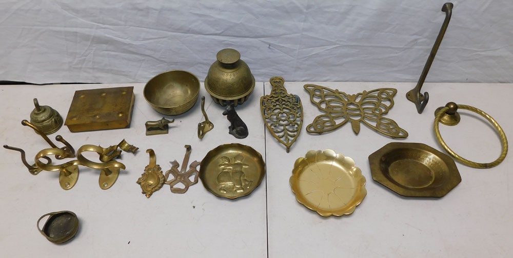 Lot of Brass Items: Lot of Brass Items. "ALL DESCRIPTIONS AND ANY CONDITION STATEMENT GIVEN BY LANGSTON AUCTION GALLERY ARE STRICTLY OPINIONS AND LANGSTON'S SHALL HAVE NO RESPONSIBILITY FOR ERRORS OR OMISSIONS. THE ABSEN