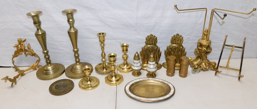 Lot of Brass Items: Lot of Brass Items . "ALL DESCRIPTIONS AND ANY CONDITION STATEMENT GIVEN BY LANGSTON AUCTION GALLERY ARE STRICTLY OPINIONS AND LANGSTON'S SHALL HAVE NO RESPONSIBILITY FOR ERRORS OR OMISSIONS. THE ABSE