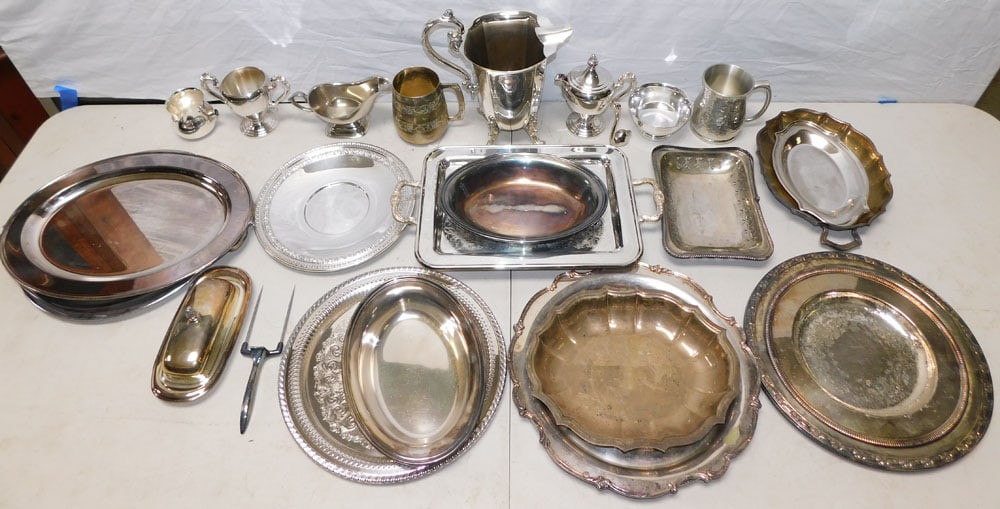 Lot of Silverplated Items: Lot of Silverplated Items . "ALL DESCRIPTIONS AND ANY CONDITION STATEMENT GIVEN BY LANGSTON AUCTION GALLERY ARE STRICTLY OPINIONS AND LANGSTON'S SHALL HAVE NO RESPONSIBILITY FOR ERRORS OR OMISSIONS. T