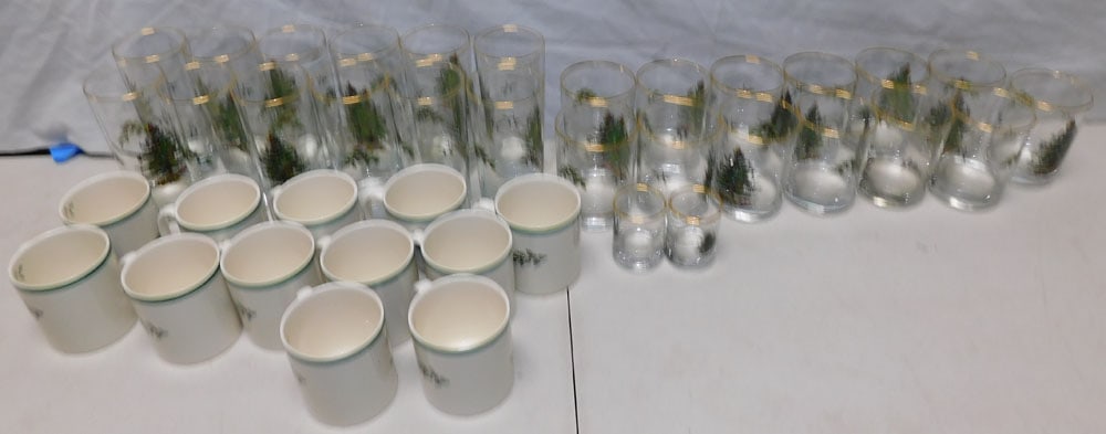Lot of Spode Porcelain Christmas Cups & Glasses (1 of 3)
