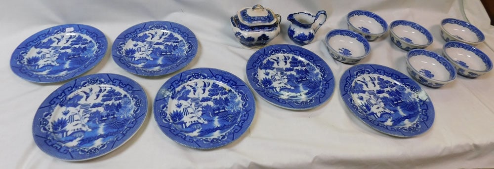 Lot of Blue Willow Porcelain Items (1 of 7)