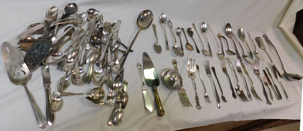 Lot of Silverplate Flatware: Lot of Silverplate Flatware . "ALL DESCRIPTIONS AND ANY CONDITION STATEMENT GIVEN BY LANGSTON AUCTION GALLERY ARE STRICTLY OPINIONS AND LANGSTON'S SHALL HAVE NO RESPONSIBILITY FOR ERRORS OR OMISSIONS.