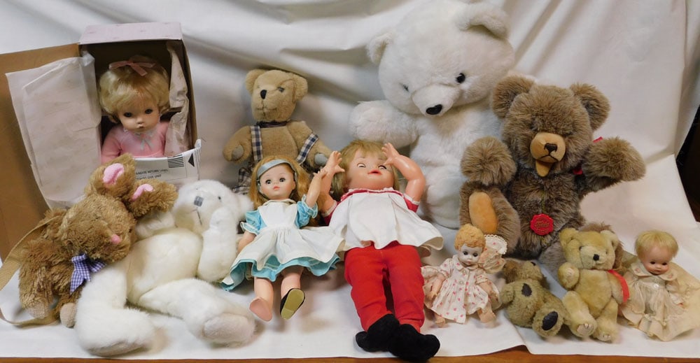 Lot of Stuffed Animals & Vintage Dolls: Lot of Stuffed Animals & Vintage Dolls. "ALL DESCRIPTIONS AND ANY CONDITION STATEMENT GIVEN BY LANGSTON AUCTION GALLERY ARE STRICTLY OPINIONS AND LANGSTON'S SHALL HAVE NO RESPONSIBILITY FOR ERRORS OR 