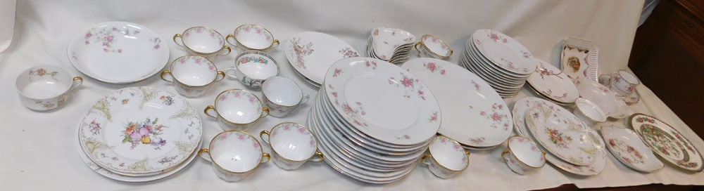 Lot of Porcelain Dinner Plates: Lot of Porcelain Dinner Plates. "ALL DESCRIPTIONS AND ANY CONDITION STATEMENT GIVEN BY LANGSTON AUCTION GALLERY ARE STRICTLY OPINIONS AND LANGSTON'S SHALL HAVE NO RESPONSIBILITY FOR ERRORS OR OMISSION