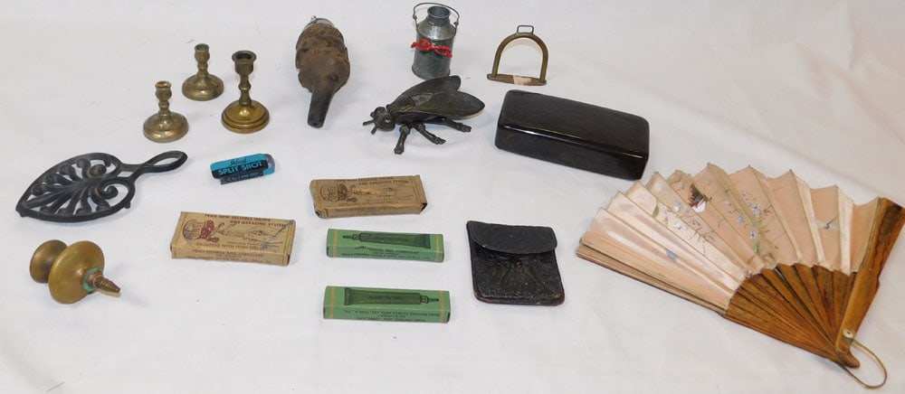 Lot of Antique Metal, Brass, & Wood Collectible Items: Lot of Antique Metal, Brass, & Wood Collectible Items. "ALL DESCRIPTIONS AND ANY CONDITION STATEMENT GIVEN BY LANGSTON AUCTION GALLERY ARE STRICTLY OPINIONS AND LANGSTON'S SHALL HAVE NO RESPONSIBILITY