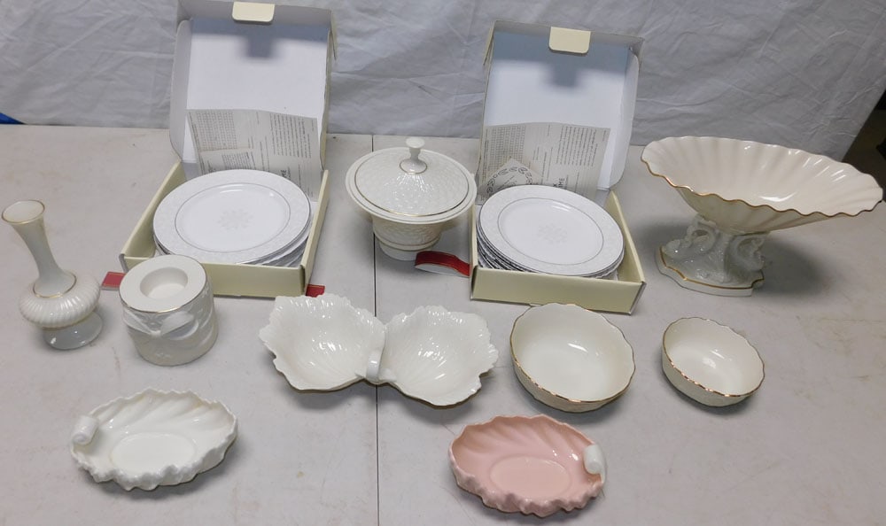 Lot of Lenox Porcelain: Lot of Lenox Porcelain. "ALL DESCRIPTIONS AND ANY CONDITION STATEMENT GIVEN BY LANGSTON AUCTION GALLERY ARE STRICTLY OPINIONS AND LANGSTON'S SHALL HAVE NO RESPONSIBILITY FOR ERRORS OR OMISSIONS. THE A