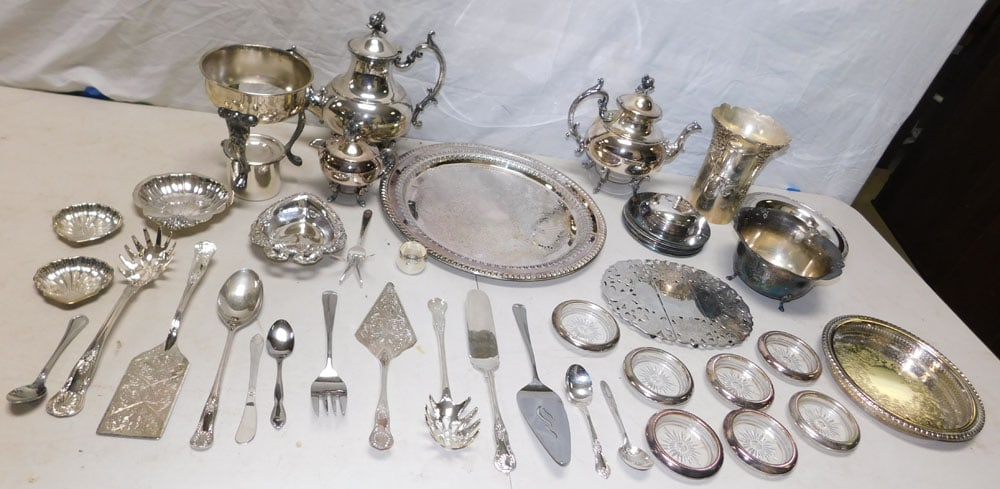 Lot of Silverplated Items: Lot of Silverplated Items . "ALL DESCRIPTIONS AND ANY CONDITION STATEMENT GIVEN BY LANGSTON AUCTION GALLERY ARE STRICTLY OPINIONS AND LANGSTON'S SHALL HAVE NO RESPONSIBILITY FOR ERRORS OR OMISSIONS. T