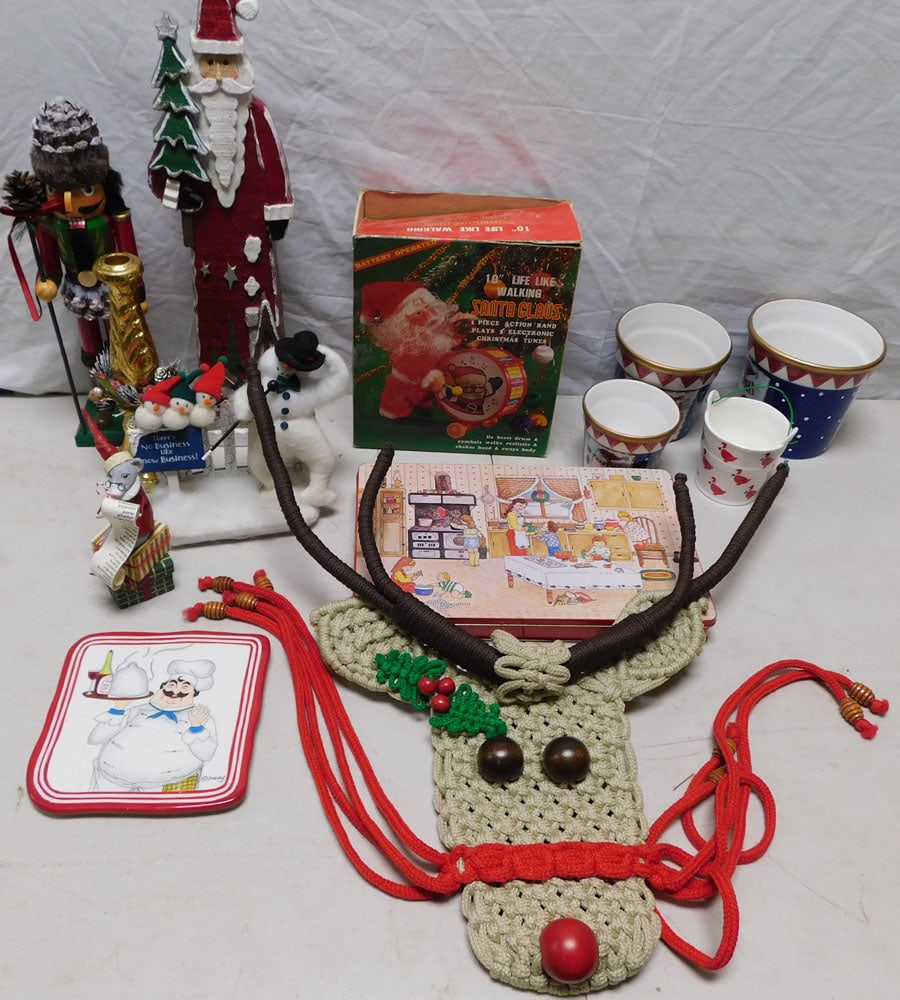 Lot of Christmas Decorative Items: Lot of Christmas Decorative Items . "ALL DESCRIPTIONS AND ANY CONDITION STATEMENT GIVEN BY LANGSTON AUCTION GALLERY ARE STRICTLY OPINIONS AND LANGSTON'S SHALL HAVE NO RESPONSIBILITY FOR ERRORS OR OMIS