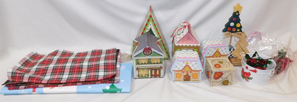 Lot of Christmas Decorative Items: Lot of Christmas Decorative Items . "ALL DESCRIPTIONS AND ANY CONDITION STATEMENT GIVEN BY LANGSTON AUCTION GALLERY ARE STRICTLY OPINIONS AND LANGSTON'S SHALL HAVE NO RESPONSIBILITY FOR ERRORS OR OMIS