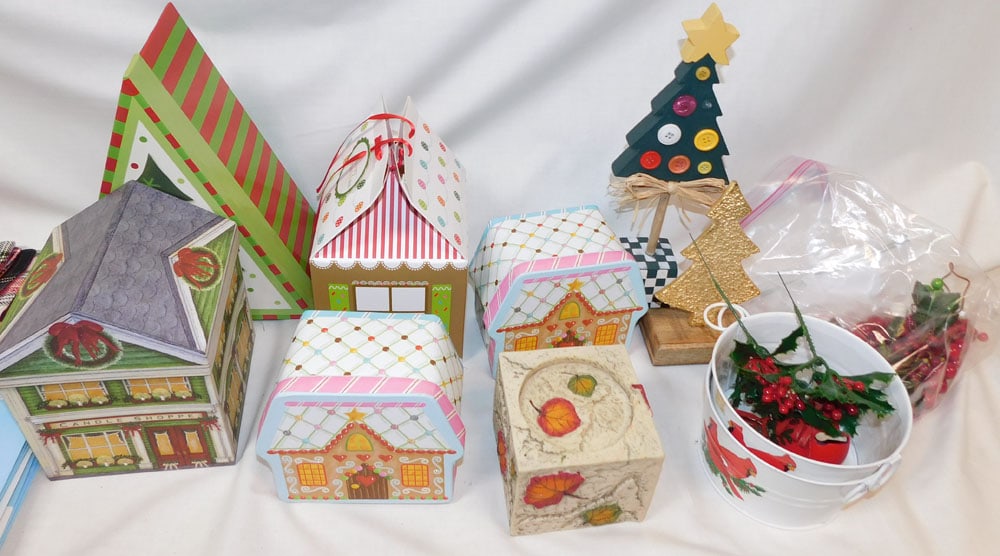 Lot of Ceramic Decorative Items (1 of 5)