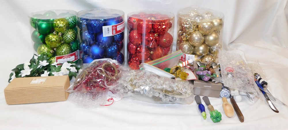 Lot of Christmas Decorations: Lot of Christmas Decorations. "ALL DESCRIPTIONS AND ANY CONDITION STATEMENT GIVEN BY LANGSTON AUCTION GALLERY ARE STRICTLY OPINIONS AND LANGSTON'S SHALL HAVE NO RESPONSIBILITY FOR ERRORS OR OMISSIONS.
