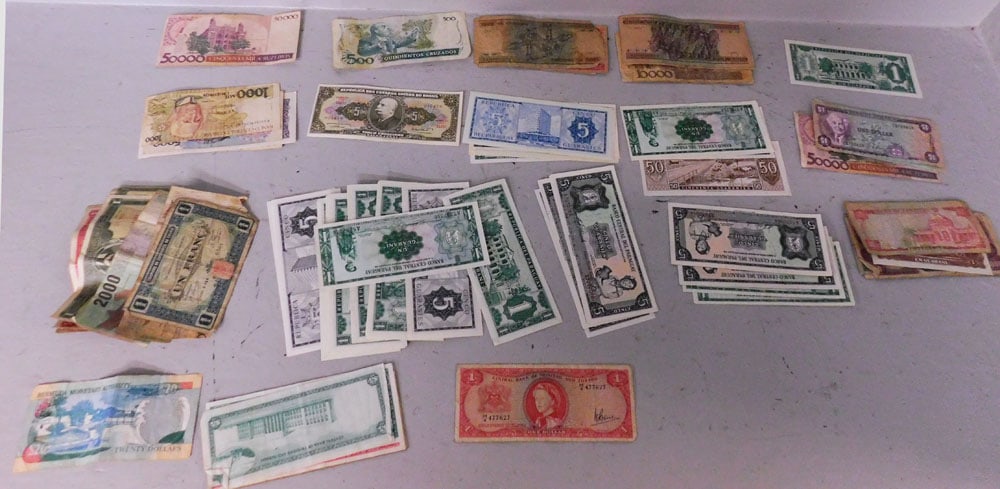 foreign paper bills: foreign paper bills. "ALL DESCRIPTIONS AND ANY CONDITION STATEMENT GIVEN BY LANGSTON AUCTION GALLERY ARE STRICTLY OPINIONS AND LANGSTON'S SHALL HAVE NO RESPONSIBILITY FOR ERRORS OR OMISSIONS. THE ABSE