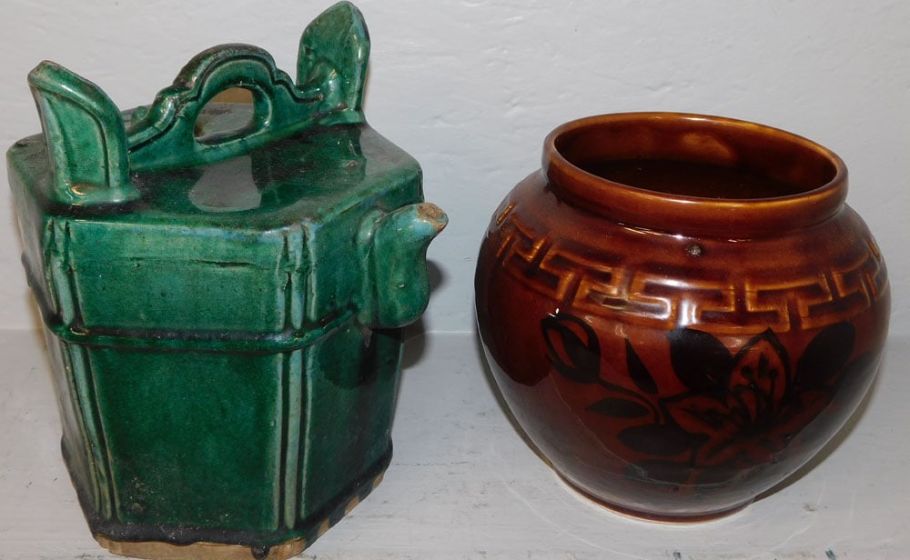 oriental pottery jar and tea pot: oriental pottery jar and tea pot. Up to 9 1/2" H "ALL DESCRIPTIONS AND ANY CONDITION STATEMENT GIVEN BY LANGSTON AUCTION GALLERY ARE STRICTLY OPINIONS AND LANGSTON'S SHALL HAVE NO RESPONSIBILITY FOR E