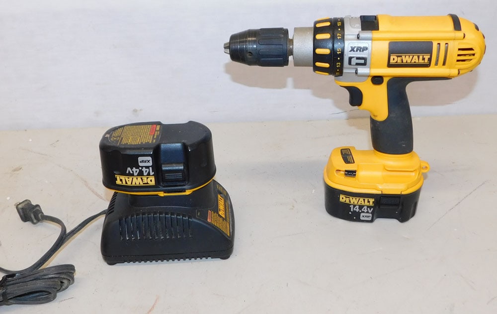 Dewalt Cordless Drill (1 of 2)