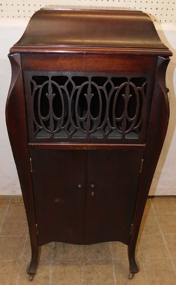 Antique Mahogany Sonora Phonograph (1 of 7)