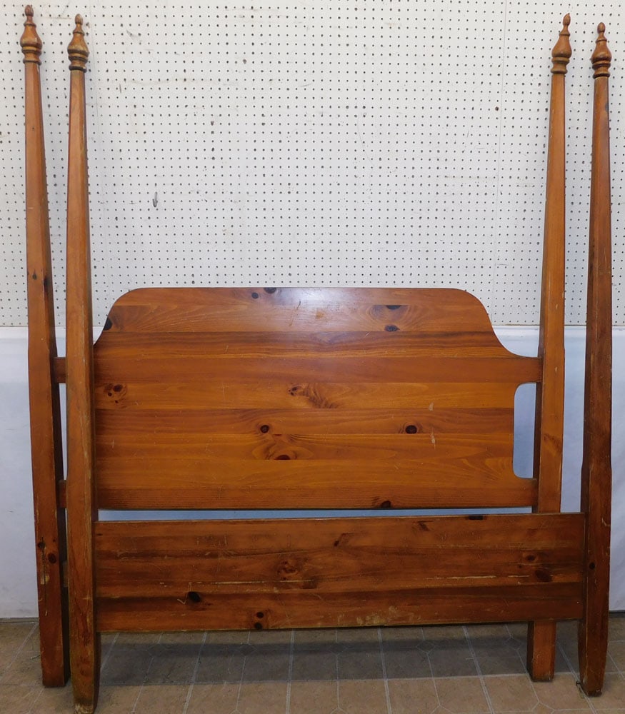 Pine Pencil Post Queen Size Bed with Rails (1 of 5)