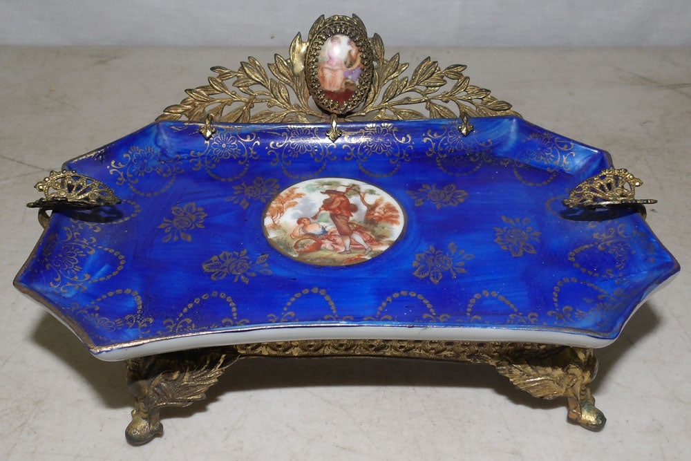 Limoges Porcelain & Gilded Bronze Pen Holder: Limoges Porcelain & Gilded Bronze Pen Holder. ALL DESCRIPTIONS AND ANY CONDITION STATEMENT GIVEN BY LANGSTON AUCTION GALLERY ARE STRICTLY OPINIONS AND LANGSTON'S SHALL HAVE NO RESPONSIBILITY FOR ERROR