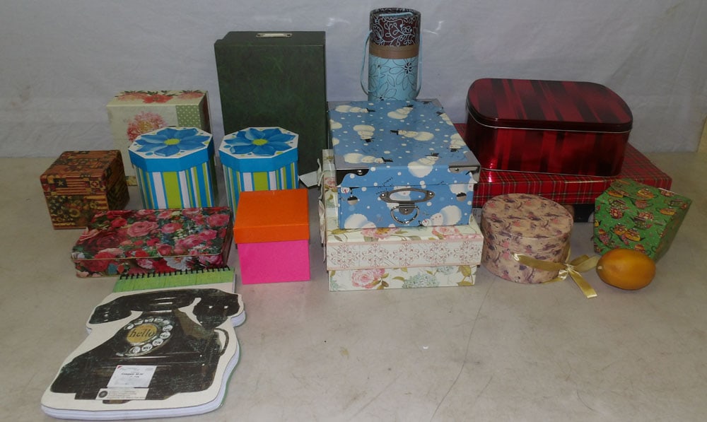 Lot of Decorative Boxes: Lot of Decorative Boxes. ALL DESCRIPTIONS AND ANY CONDITION STATEMENT GIVEN BY LANGSTON AUCTION GALLERY ARE STRICTLY OPINIONS AND LANGSTON'S SHALL HAVE NO RESPONSIBILITY FOR ERRORS OR OMISSIONS. THE A