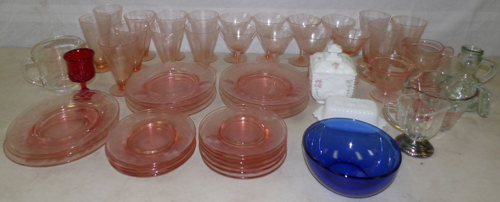 Lot of Pink Depression Glass Items (1 of 3)