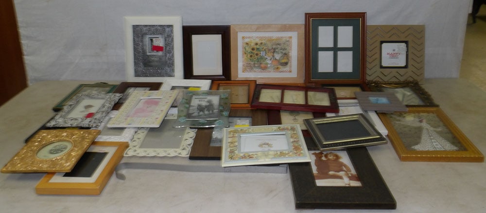 Lot of Picture Frames: Lot of Picture Frames . ALL DESCRIPTIONS AND ANY CONDITION STATEMENT GIVEN BY LANGSTON AUCTION GALLERY ARE STRICTLY OPINIONS AND LANGSTON'S SHALL HAVE NO RESPONSIBILITY FOR ERRORS OR OMISSIONS. THE AB