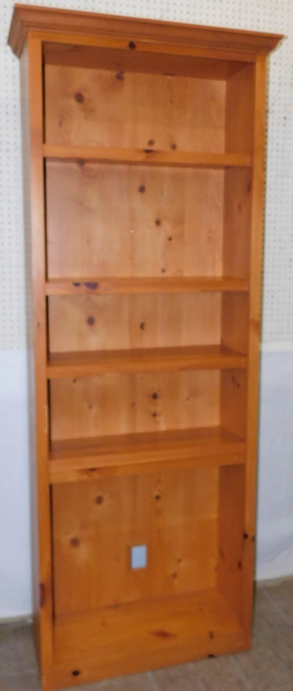 Pine Adjustable Bookshelf: Pine Adjustable Bookshelf . 33 1/4" W 13 3/4" D 84 3/4" H ALL DESCRIPTIONS AND ANY CONDITION STATEMENT GIVEN BY LANGSTON AUCTION GALLERY ARE STRICTLY OPINIONS AND LANGSTON'S SHALL HAVE NO RESPONSIBILI
