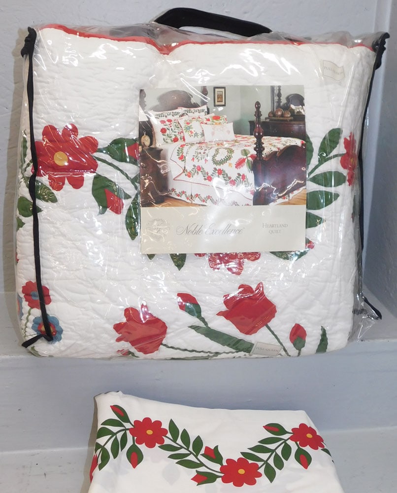 Vintage Full or Queen Size Bed Spread (1 of 3)