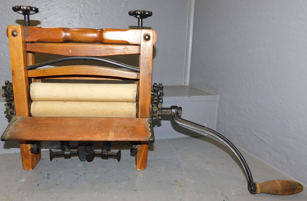 Antique Washer Wringer (1 of 5)