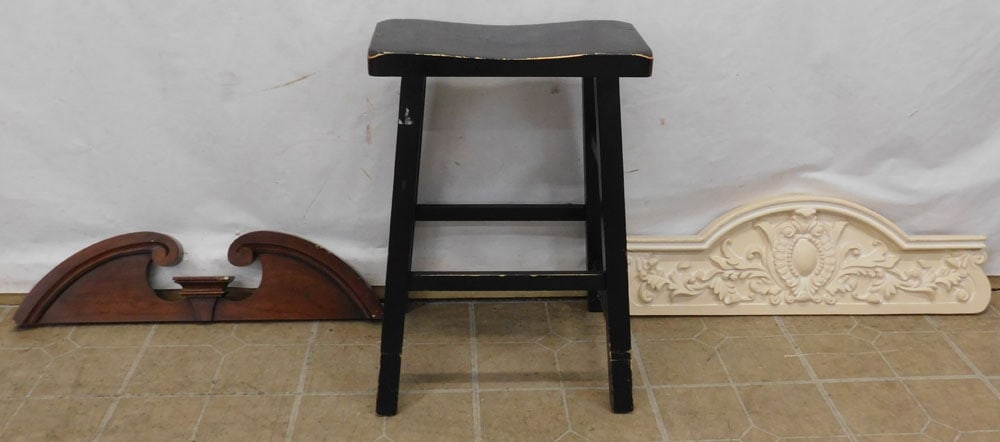 Painted Stool & Two Wall Hangings (1 of 4)