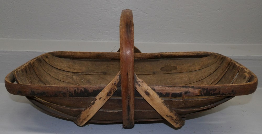 Antique Wood Basket: Antique Wood Basket . 26 1/2" W 15" D 12 1/2" H ALL DESCRIPTIONS AND ANY CONDITION STATEMENT GIVEN BY LANGSTON AUCTION GALLERY ARE STRICTLY OPINIONS AND LANGSTON'S SHALL HAVE NO RESPONSIBILITY FOR ERR