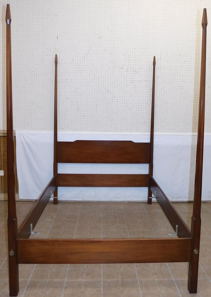 Mahogany Pencil Post Full Size Bed with Rails (1 of 5)