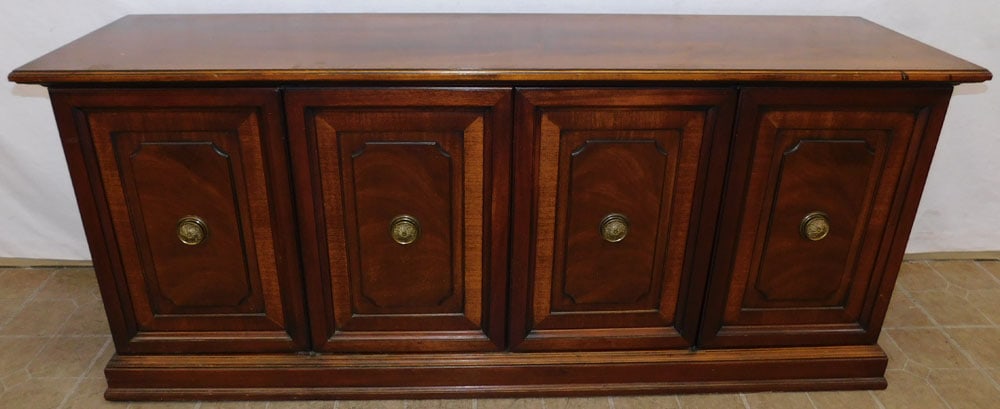 Mahogany 4 Door Credenza: Mahogany 4 Door Credenza . 69 1/4" W 18" D 30 1/4" H ALL DESCRIPTIONS AND ANY CONDITION STATEMENT GIVEN BY LANGSTON AUCTION GALLERY ARE STRICTLY OPINIONS AND LANGSTON'S SHALL HAVE NO RESPONSIBILITY FO