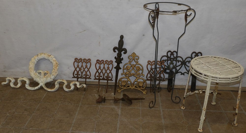 Lot of Metal & Cast Iron Yard Ornaments (1 of 4)