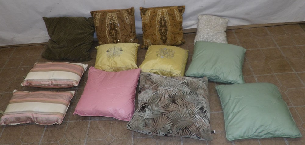 Lot of Decorative Pillows: Lot of Decorative Pillows . ALL DESCRIPTIONS AND ANY CONDITION STATEMENT GIVEN BY LANGSTON AUCTION GALLERY ARE STRICTLY OPINIONS AND LANGSTON'S SHALL HAVE NO RESPONSIBILITY FOR ERRORS OR OMISSIONS. TH