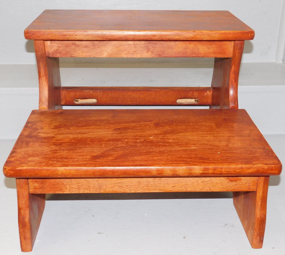 Mahogany Bed Steps: Mahogany Bed Steps . 18 3/4" W 20 1/2" D 14" H ALL DESCRIPTIONS AND ANY CONDITION STATEMENT GIVEN BY LANGSTON AUCTION GALLERY ARE STRICTLY OPINIONS AND LANGSTON'S SHALL HAVE NO RESPONSIBILITY FOR ERRO