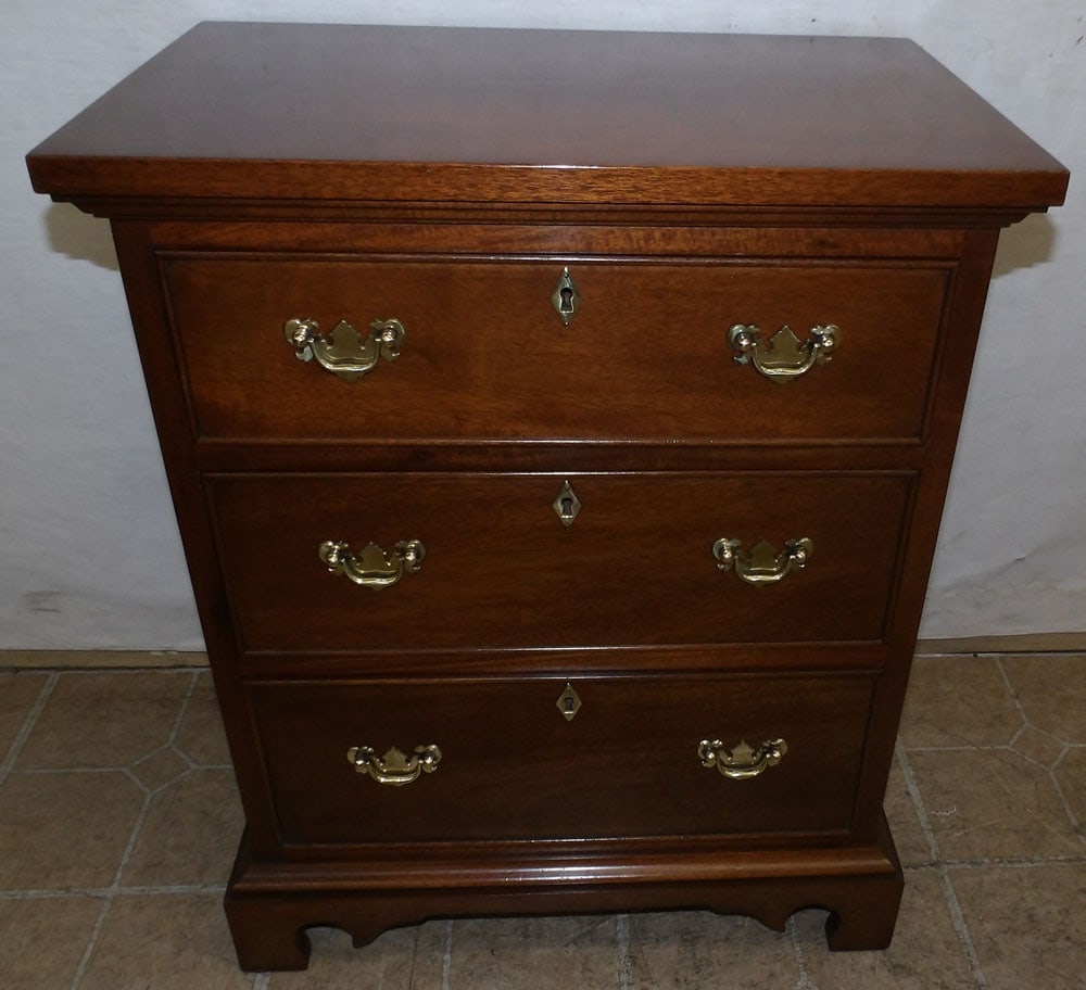 Mahogany 3 Drawer Night Stand by Craftique (1 of 7)