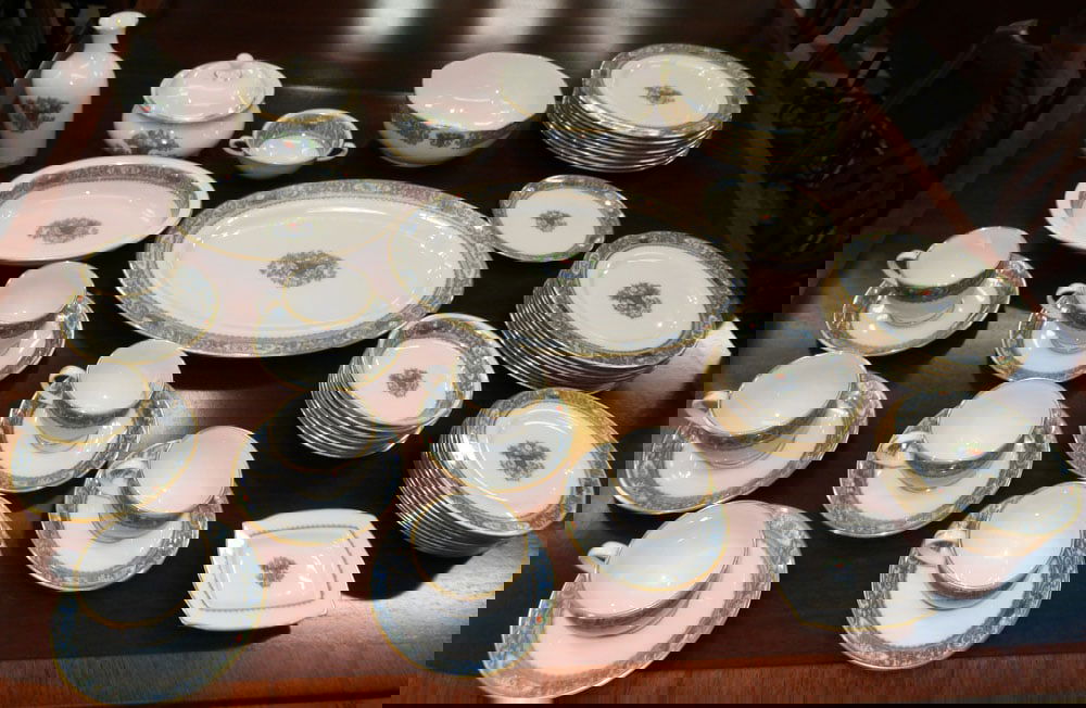 55 Piece Lenox Dinner Set "Autumn" (1 of 5)