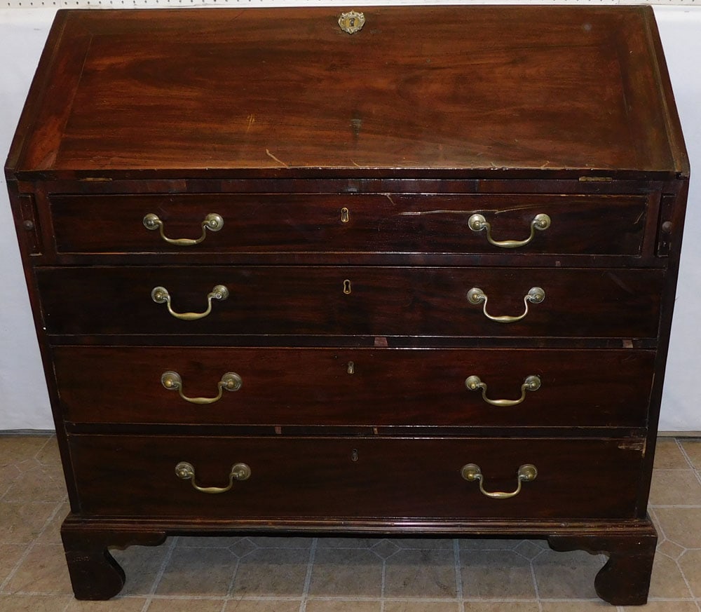 19th Century English Mahogany Slant Front Desk: 19th Century English Mahogany Slant Front Desk . 44" W 23 3/4" D 43" H "ALL DESCRIPTIONS AND ANY CONDITION STATEMENT GIVEN BY LANGSTON AUCTION GALLERY ARE STRICTLY OPINIONS AND LANGSTON'S SHALL HAVE N