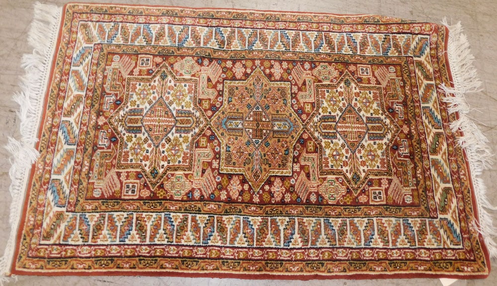 2' 6" x 4' 6" Handmade Oriental Rug: 2' 6" x 4' 6" Handmade Oriental Rug. "ALL DESCRIPTIONS AND ANY CONDITION STATEMENT GIVEN BY LANGSTON AUCTION GALLERY ARE STRICTLY OPINIONS AND LANGSTON'S SHALL HAVE NO RESPONSIBILITY FOR ERRORS OR OMI