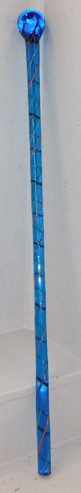 Art Glass Walking Stick: Art Glass Walking Stick. 35 1/2" L "ALL DESCRIPTIONS AND ANY CONDITION STATEMENT GIVEN BY LANGSTON AUCTION GALLERY ARE STRICTLY OPINIONS AND LANGSTON'S SHALL HAVE NO RESPONSIBILITY FOR ERRORS OR OMISS