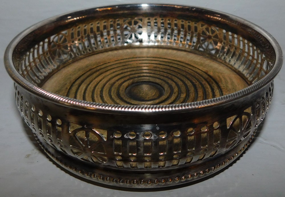 Barker Ellis Wine Coaster: Barker Ellis Wine Coaster. "ALL DESCRIPTIONS AND ANY CONDITION STATEMENT GIVEN BY LANGSTON AUCTION GALLERY ARE STRICTLY OPINIONS AND LANGSTON'S SHALL HAVE NO RESPONSIBILITY FOR ERRORS OR OMISSIONS. TH