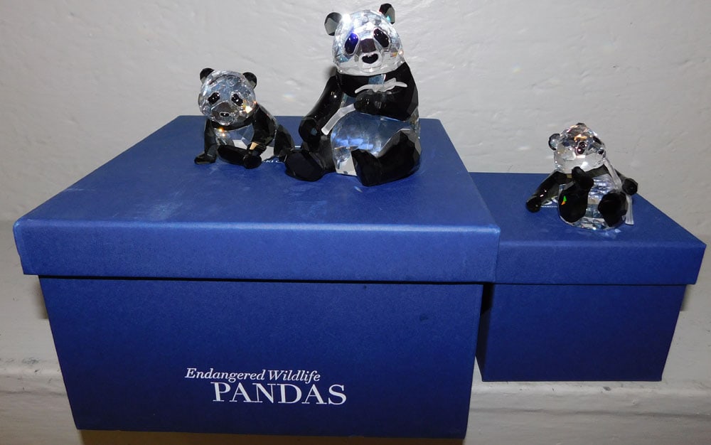 2 Pieces of Swarovski Crystal: 2 Pieces of Swarovski Crystal . "ALL DESCRIPTIONS AND ANY CONDITION STATEMENT GIVEN BY LANGSTON AUCTION GALLERY ARE STRICTLY OPINIONS AND LANGSTON'S SHALL HAVE NO RESPONSIBILITY FOR ERRORS OR OMISSION