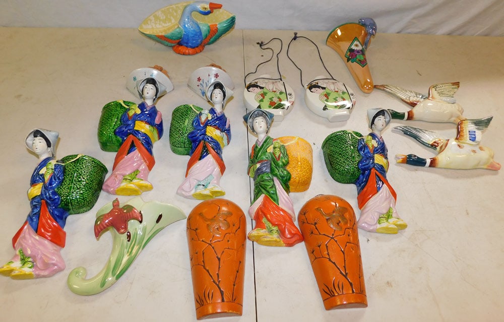 Lot of Oriental Porcelain Wall Pockets (1 of 4)